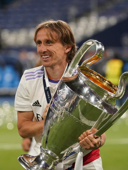 阿根廷队2026年世界杯球衣：经典蓝白条纹+黑色三道杠配饰