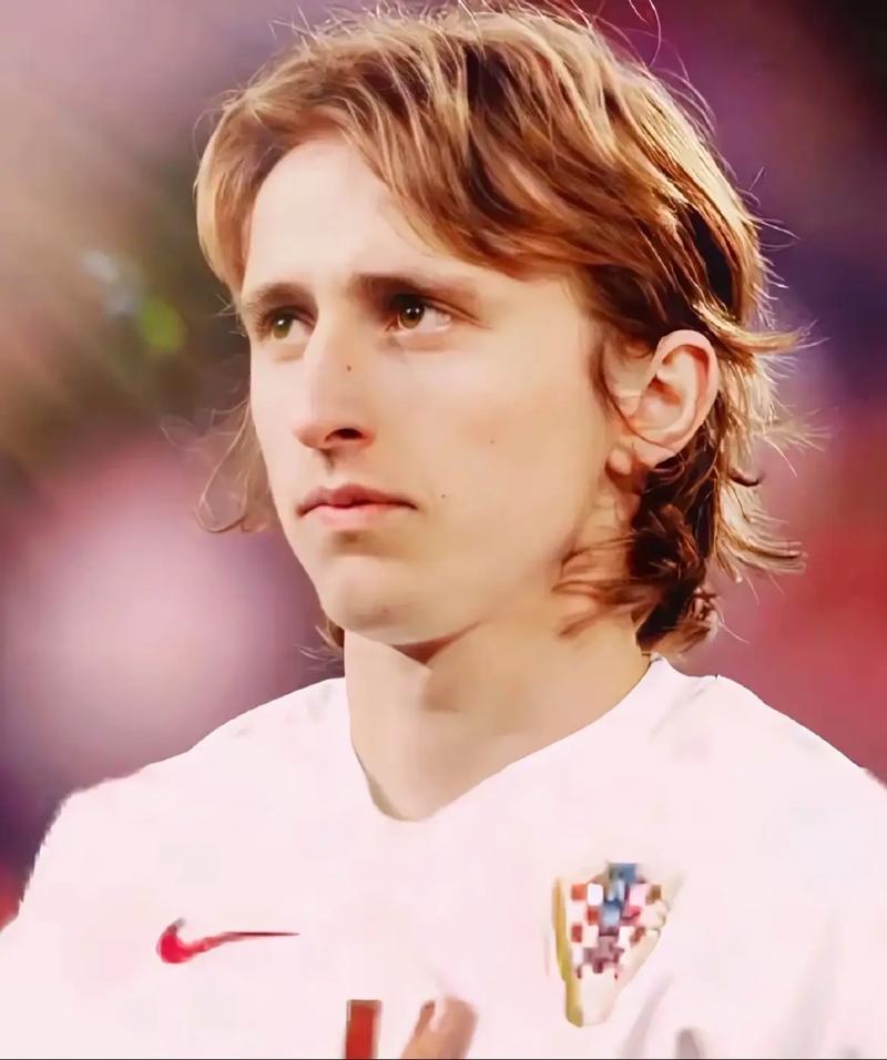 众名宿挺梅努：自家天才不受待见，要在别队曼联又会天价求购