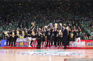 麦肯尼：没能拿下3分很遗憾；新教练带来了新的理念和活力